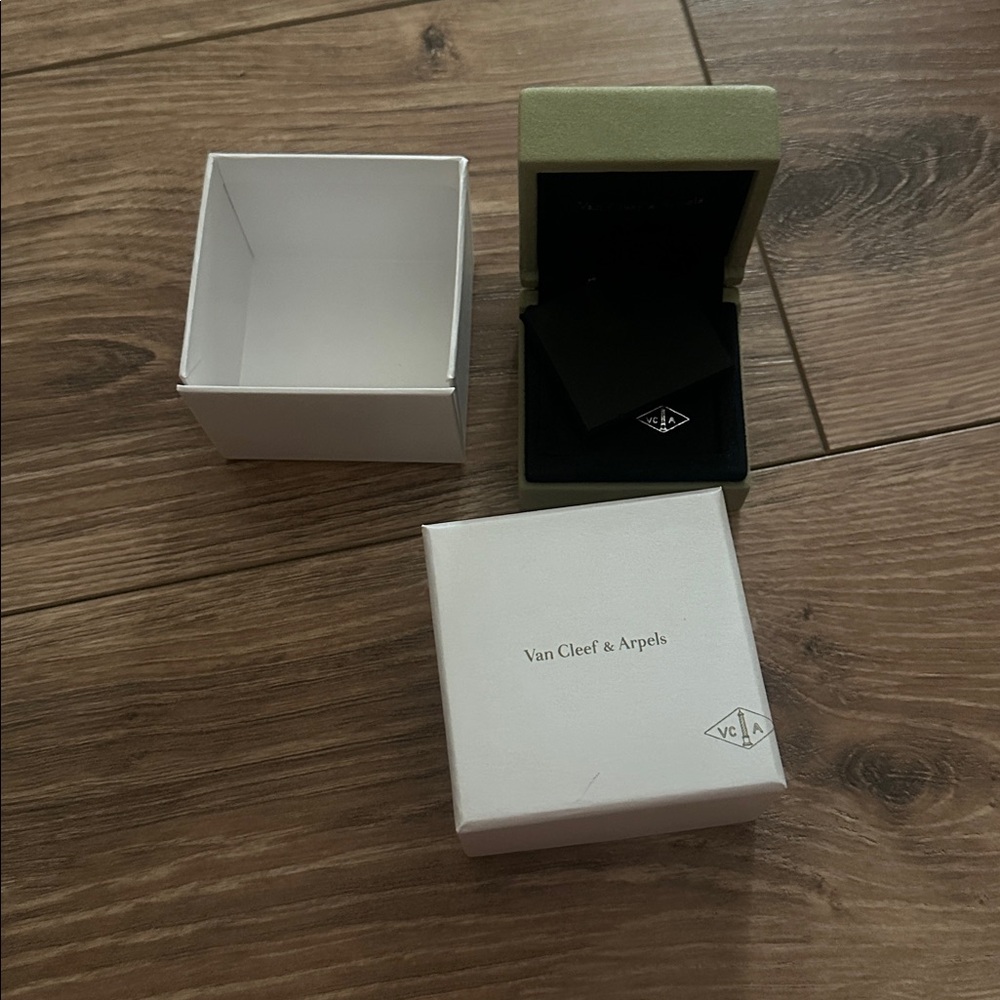Van Cleef & Arpels Earring Box